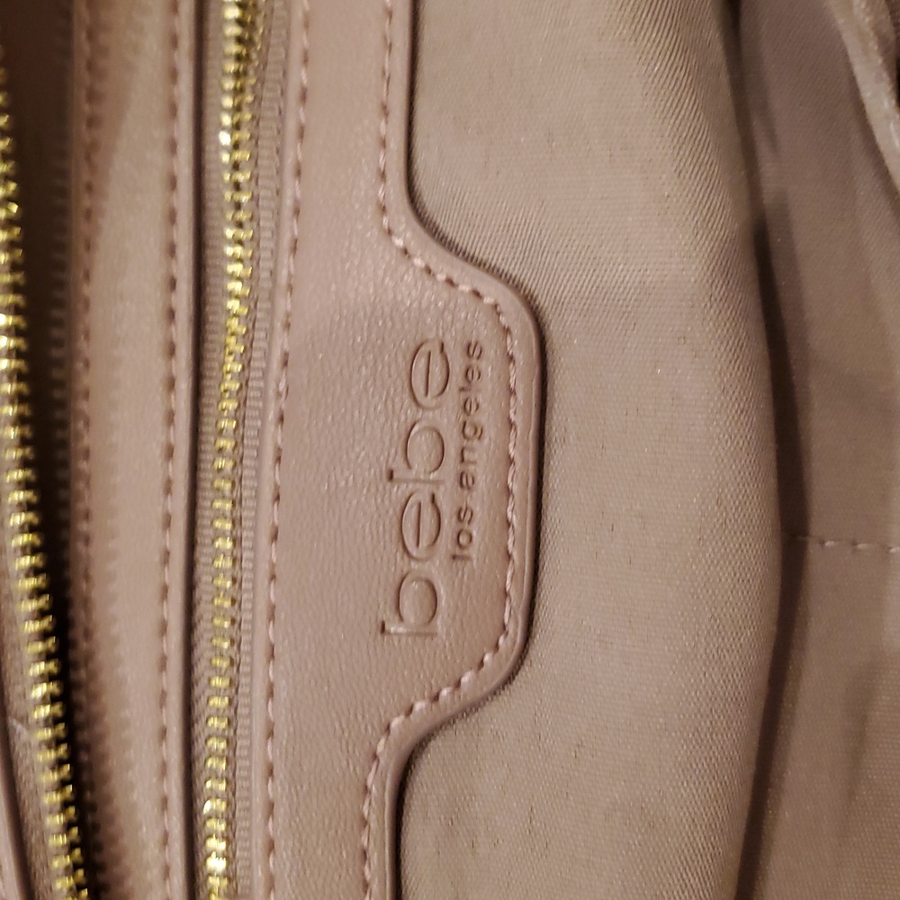 BEBE , Elegant Quilted Shoulder Bag - Picture 6 of 9